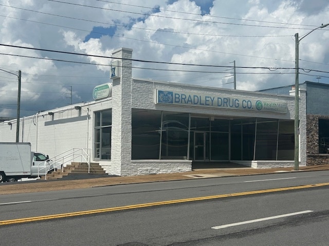 More Photos Of 5208 Charlotte Pike, Nashville Storefront Retail Office For Lease