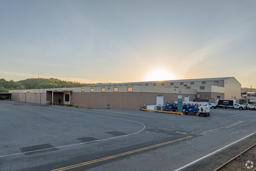 More Photos Of 535 Avenue C, Leetsdale Warehouse For Lease