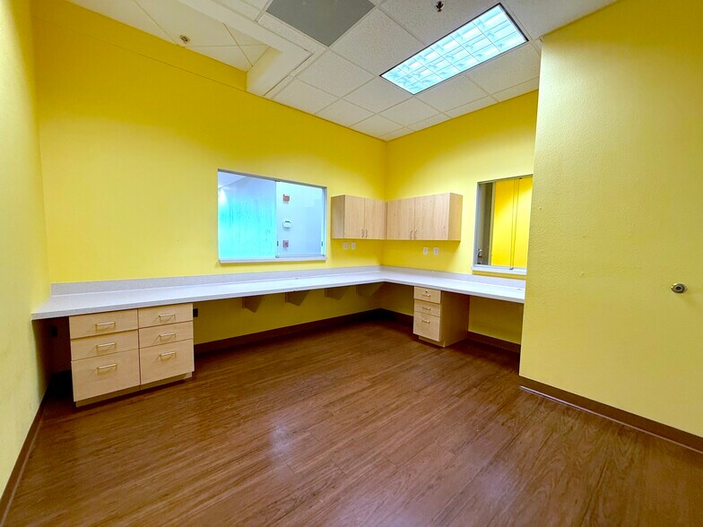 More Photos Of 1743 Park Center Dr, Orlando Medical For Lease