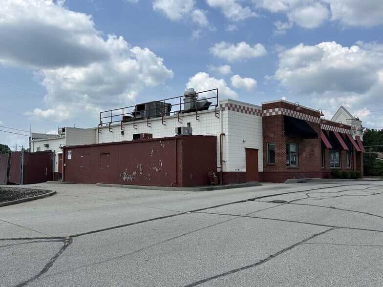 More Photos Of 1575 W Galbraith Rd, Cincinnati Restaurant For Sale