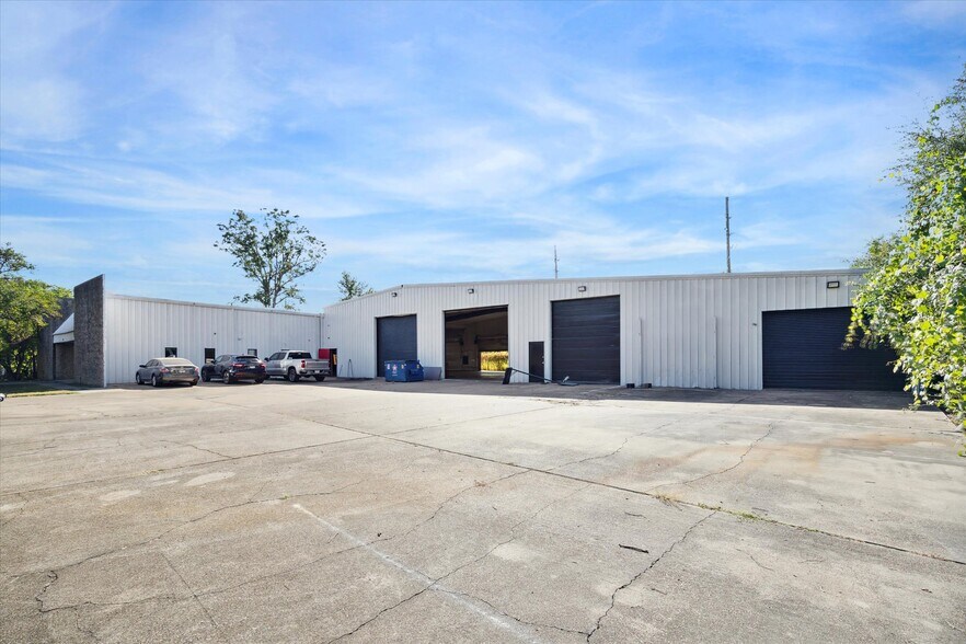More Photos Of 10131 Alfred Ln, Houston Industrial For Sale