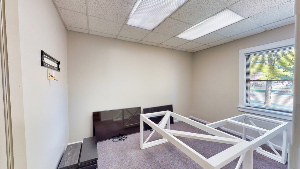 More Photos Of 849 N Ellsworth St, Naperville Office For Sale
