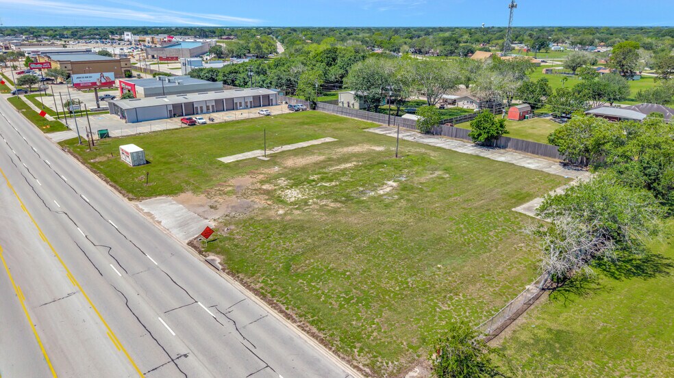 More Photos Of 9505 N Navarro St, Victoria Land For Sale