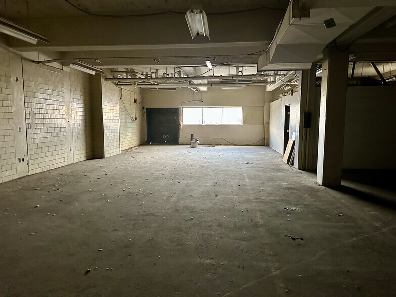 More Photos Of 400 Delancy St, Newark Warehouse For Lease