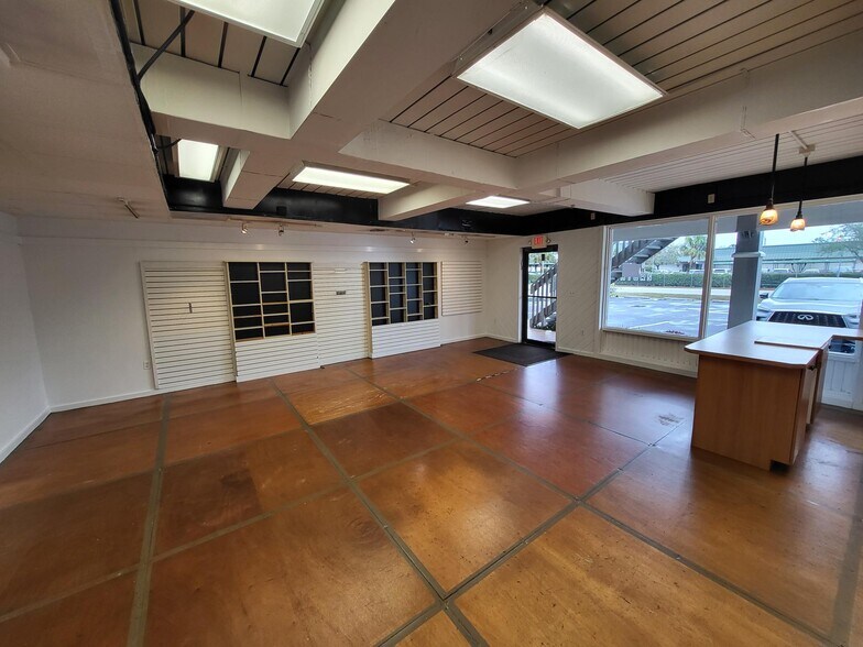 More Photos Of 1930 Park Meadows Dr, Fort Myers Office For Lease