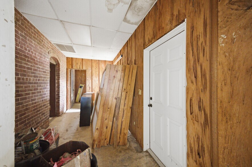 More Photos Of 120 N Main St, Bushnell Office Residential For Sale