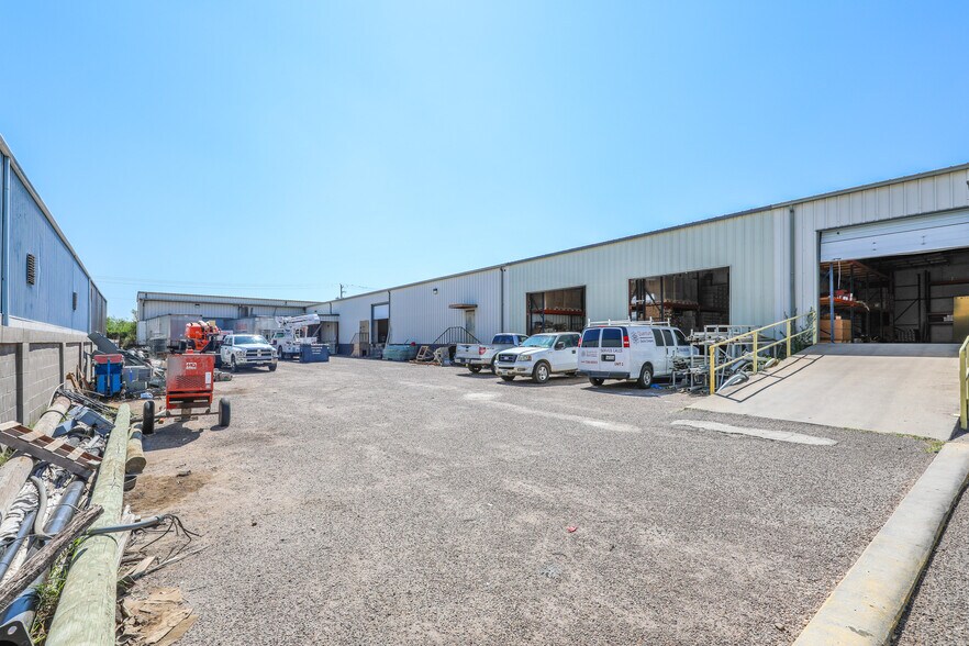 More Photos Of 5809 East Dr, Laredo Warehouse For Sale