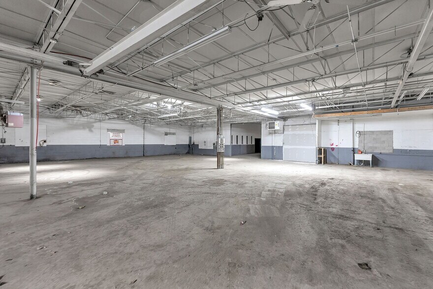 More Photos Of 9900 Northlawn St, Detroit Warehouse For Lease
