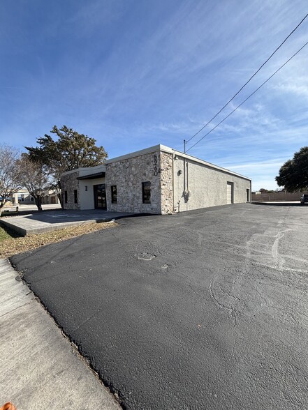 More Photos Of 5260 Rittiman Rd, San Antonio Light Distribution For Sale