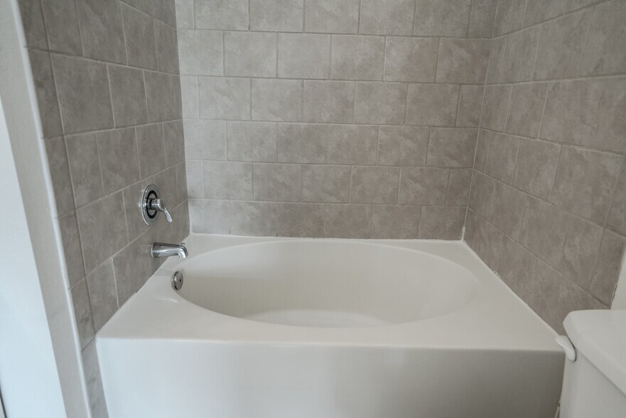 More Photos Of 127 E Riverside Dr, Austin Apartments For Lease