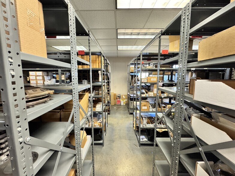 More Photos Of 450 N Enterprise Blvd, Lebanon Warehouse For Sale