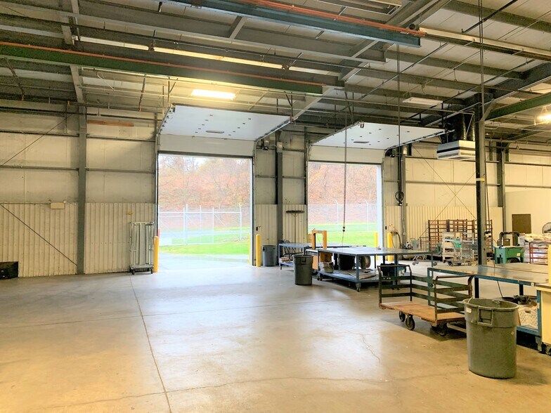 More Photos Of 711 Gibson Blvd, Harrisburg Manufacturing For Lease