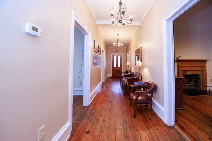 More Photos Of 106 N Alexander Ave, Washington Office For Sale