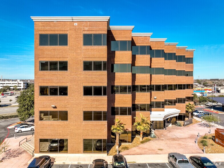 More Photos Of 8940 Fourwinds Dr, San Antonio Medical For Lease