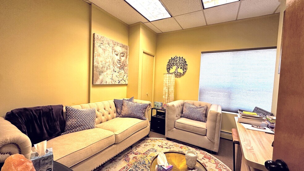 More Photos Of 1991 Smith St, Merrick Medical For Sale