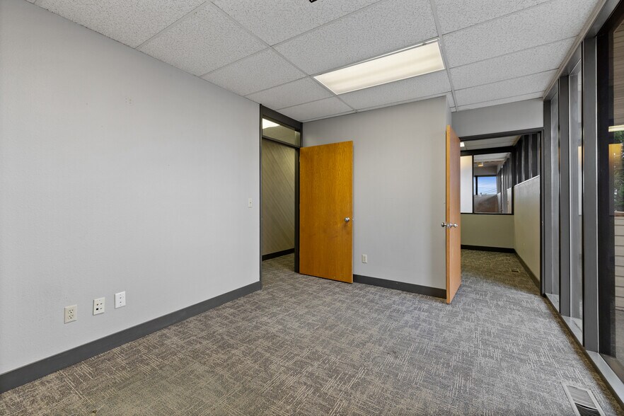 More Photos Of 7820-7822 27th St W, University Place Medical For Lease