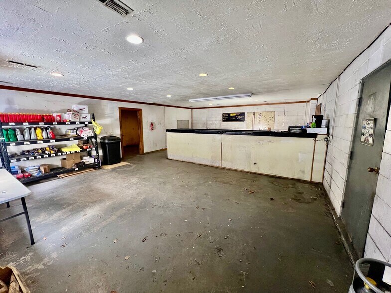 More Photos Of 15095 Maccorkle Ave, Cabin Creek Auto Repair For Sale