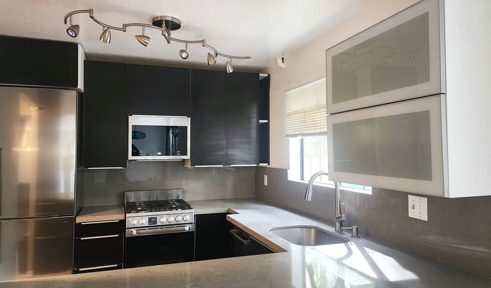 More Photos Of 5227 Eagle Dale Ave, Los Angeles Apartments For Sale