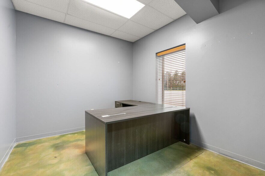 More Photos Of 2200 Sciaaca Rd, Spring Office For Sale