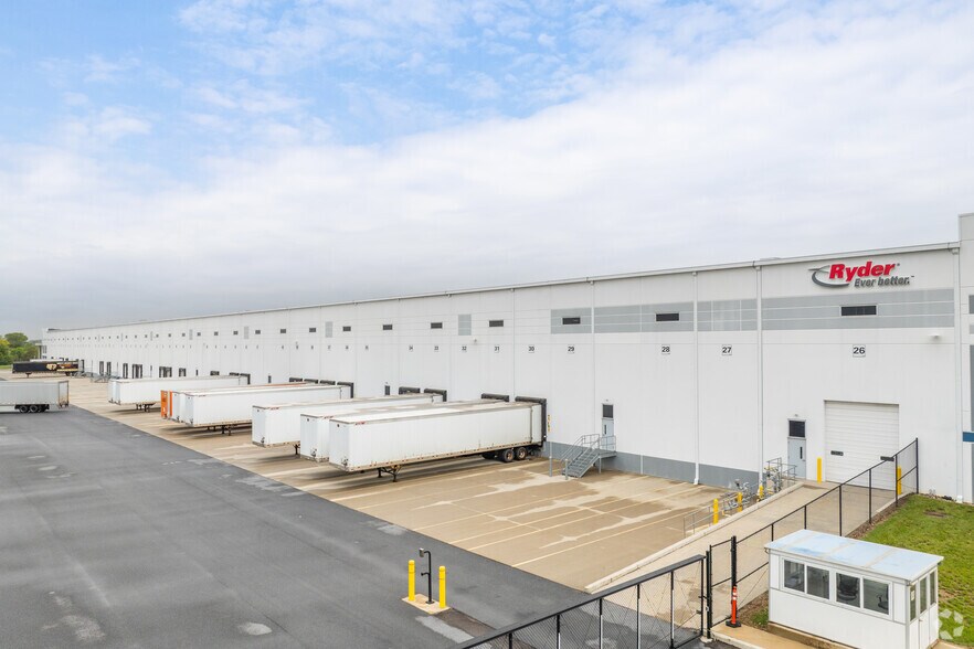 More Photos Of 30 Ludwig Ct, Hamburg Distribution For Lease