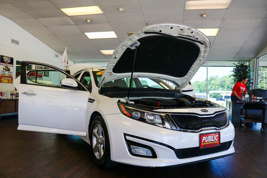 More Photos Of 910 W Palestine Ave, Palestine Auto Dealership For Sale