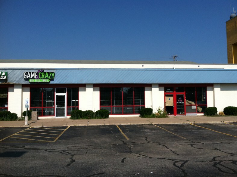 More Photos Of 3125-3127 N University St, Peoria General Retail For Sale