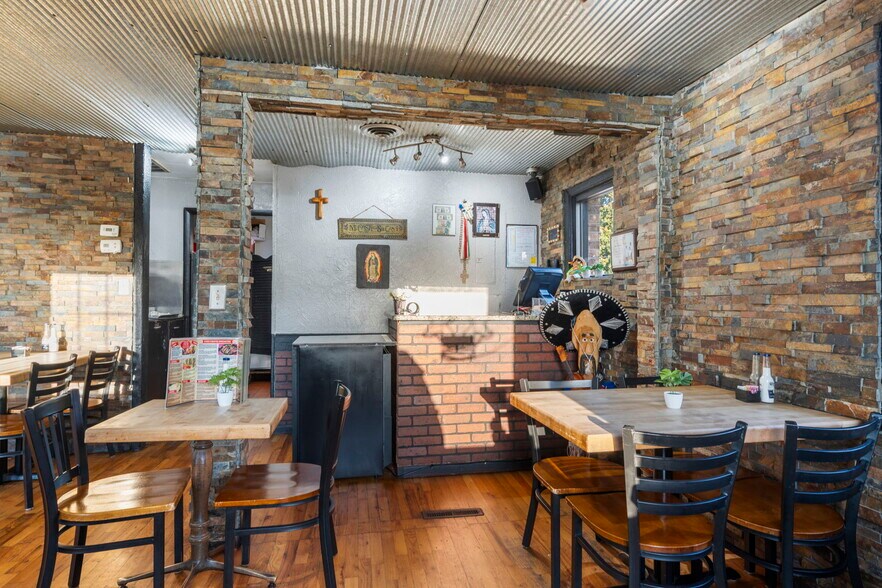 More Photos Of 1107-1109 W 76 Country Blvd, Branson General Retail For Sale