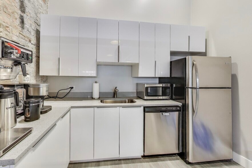 More Photos Of 3271 W Armitage Ave, Chicago Coworking Space