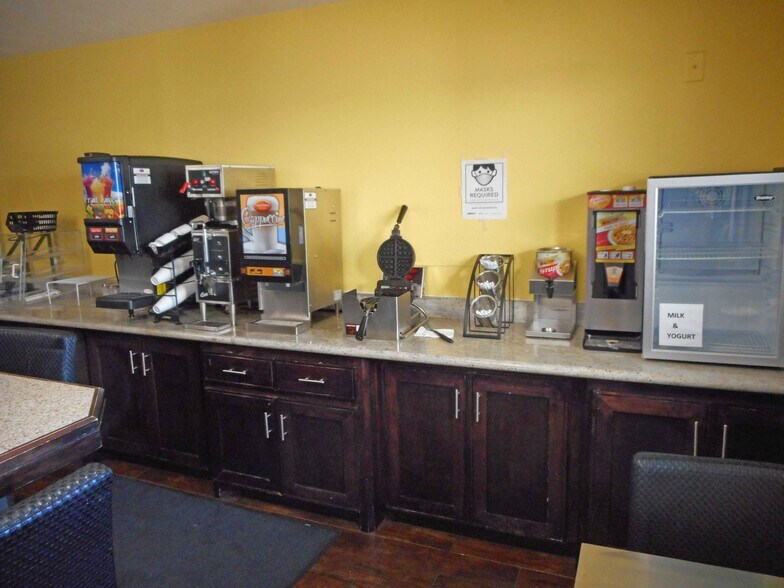 More Photos Of 1915 Highway 59 S, Thief River Falls Hotel For Sale