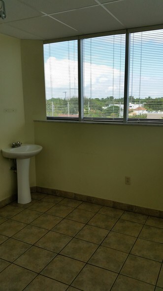 More Photos Of 333 Arthur Godfrey Rd, Miami Beach Office For Lease