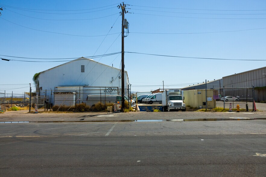 More Photos Of 811 E Jackson St, Phoenix Distribution For Sale
