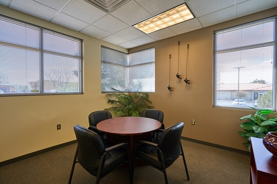 More Photos Of 8206 Louisiana Blvd NE, Albuquerque Coworking Space