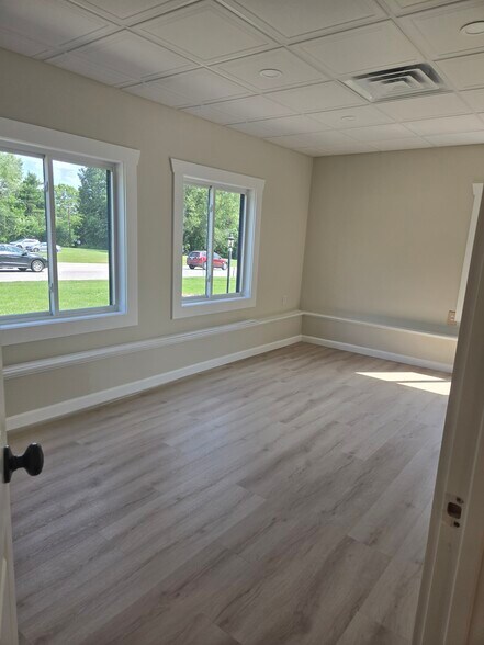 More Photos Of 88 Nashua Rd, Londonderry Office For Lease