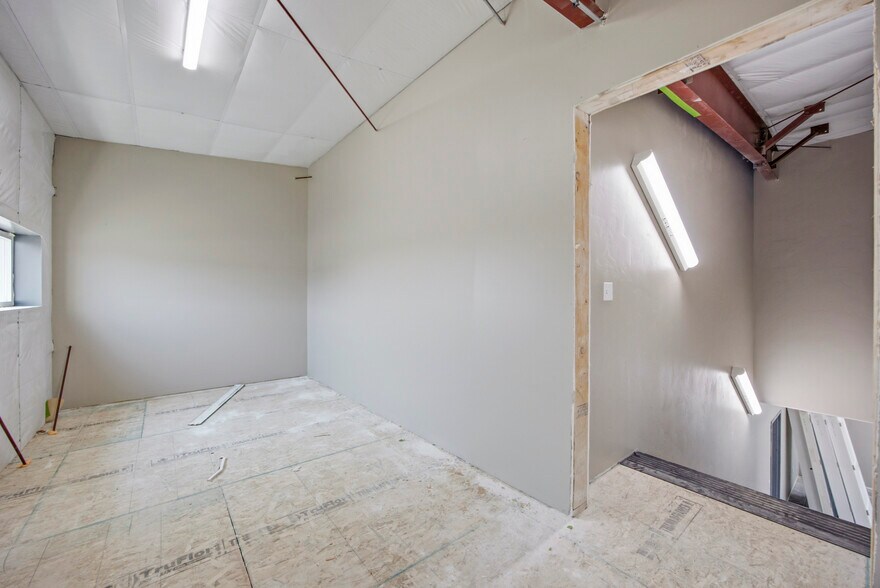 More Photos Of 1342 E Saint Helens St, Pasco Light Distribution For Lease