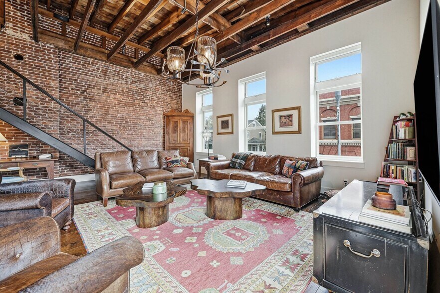 More Photos Of 443 Walnut St, Sewickley Flex For Sale