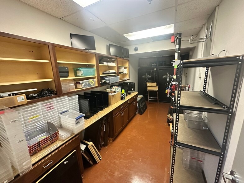 More Photos Of 21035 N Cave Creek Rd, Phoenix Storefront Retail Office For Sale