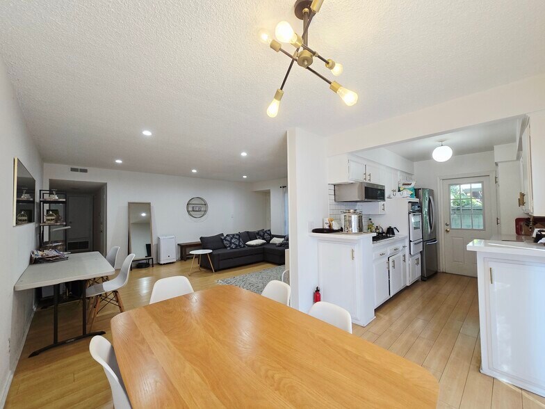 More Photos Of 3338 Mentone Ave, Los Angeles Apartments For Sale