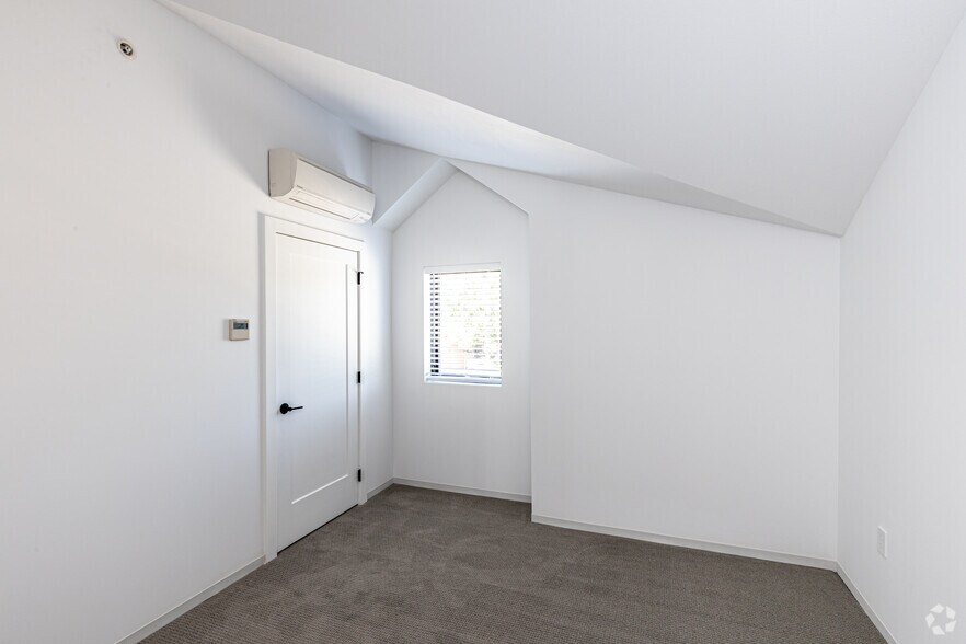 More Photos Of 6115 Nieman Rd, Shawnee Apartments For Sale