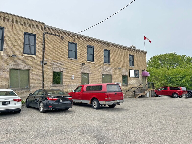 More Photos Of 649 Colborne St, London Office For Lease
