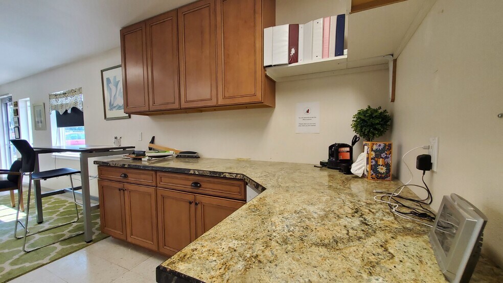 More Photos Of 223 W Wine Country Rd, Grandview Office For Sale