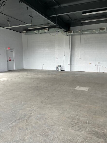 More Photos Of 1140 Chambersburg Rd, Gettysburg Light Distribution For Lease