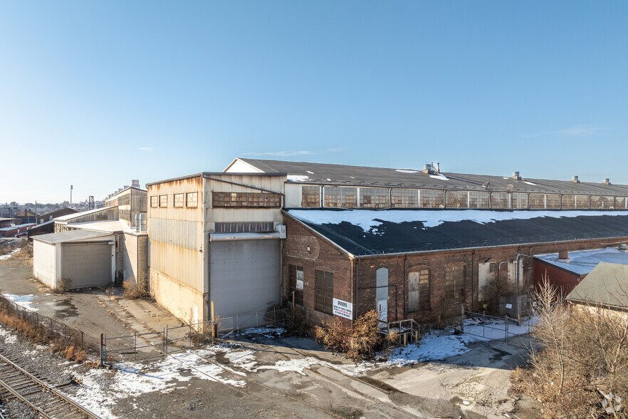 More Photos Of 240 Arch St, York Warehouse For Lease