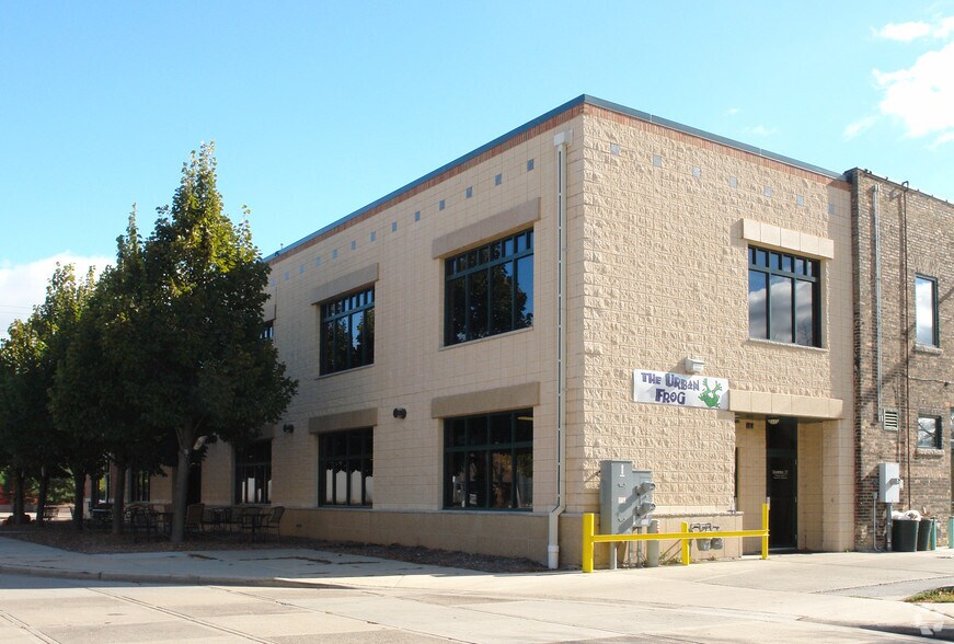 More Photos Of 163 N Broadway, Green Bay Storefront Retail Office For Lease