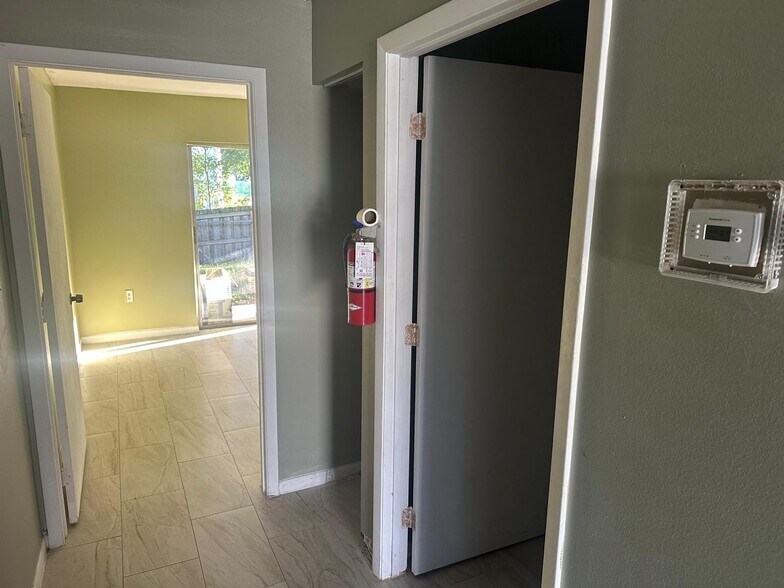 More Photos Of 214 N Chestnut Rd, Lakeland Multifamily For Sale