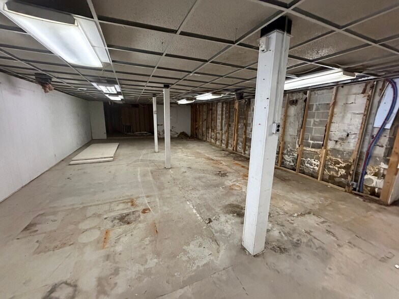 More Photos Of 637 S Main St, Nashville Freestanding For Sale