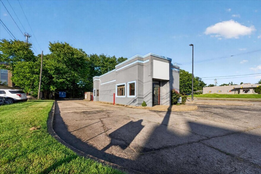 More Photos Of 541 W Dixie Ave, Elizabethtown Freestanding For Sale