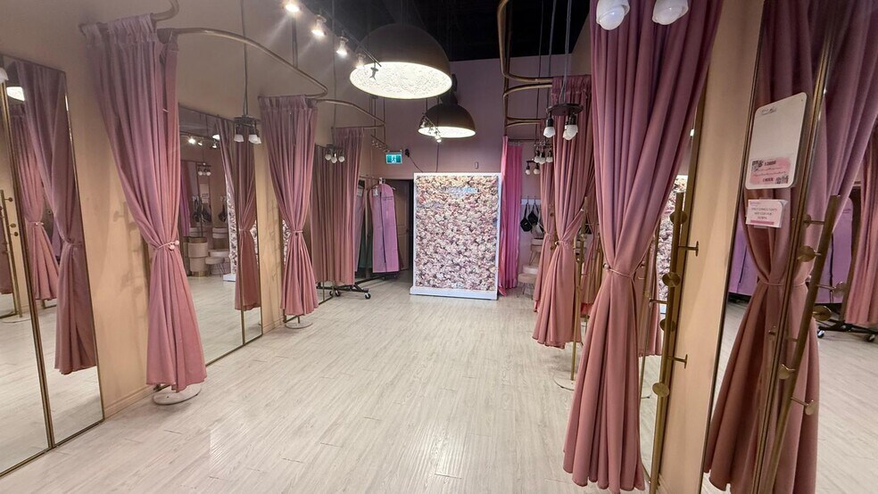 More Photos Of 2900 Gibford Dr, Ottawa Storefront Retail Office For Sale