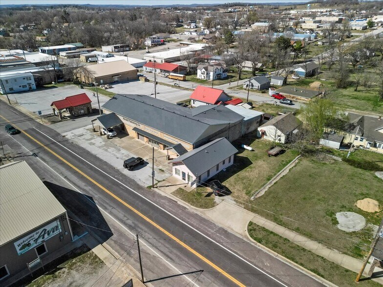 More Photos Of 302 E Washington Ave, Ava General Retail For Sale