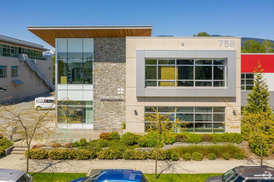 More Photos Of 758 Copping St, North Vancouver Warehouse For Sale