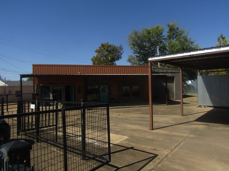 More Photos Of 9 NW Martin Luther King Ave, Idabel General Retail For Sale